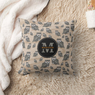 Uggla Mönster & Rustic Wood Monogram Kudde