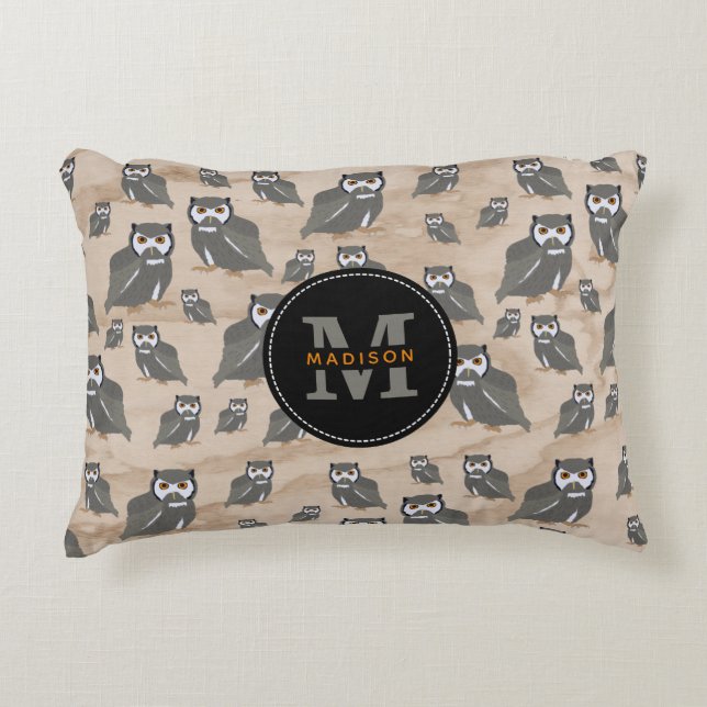 Uggla Mönster & Rustic Wood Monogram Prydnadskudde (Framsidan)