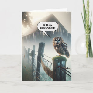 Uggla på stängslet för att bli äldre kort