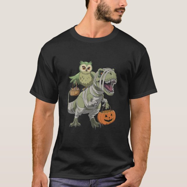 Uggla Skeleton Riding Mummy Dinosaur TRex Hallowee T Shirt (Framsida)