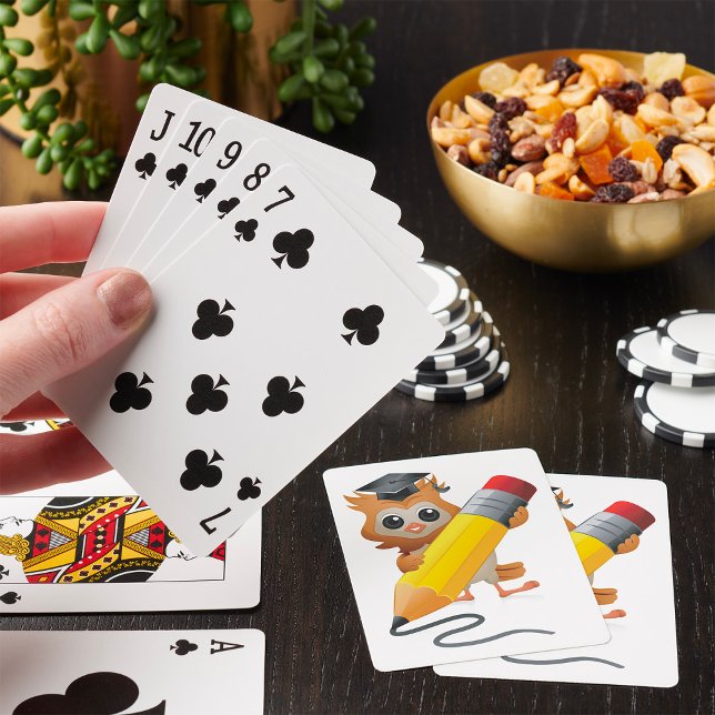 Uggla skriver casinokort (Skapare uppladdad)
