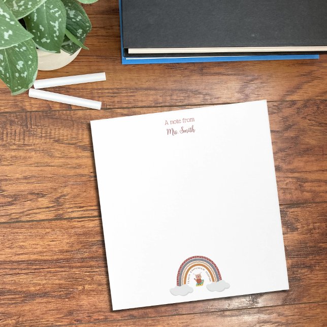 Uggla under Anteckningsblocket Regnbåge i skolan Anteckningsblock (Skapare uppladdad)