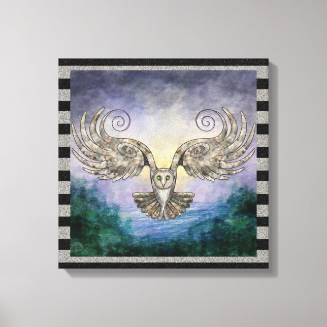 Uggla under flygning över Gräs-skogen vid gryninge Canvastryck (Framsida)