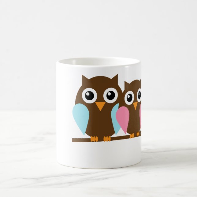 Ugglan kopplar ihop på en gren kaffemugg (Center)