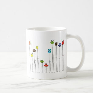 Ugglor i multifärgader kaffemugg