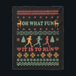 Ugly christmas sweater vintage som kör springa fleecefilt<br><div class="desc">God jul! Helgdagar kommer och gåvor väntar på dig. Alla förtjänar en helgdag, och den här teckningen gör det enkelt att uttrycka den. Detta är perfekten för dem som kärlek har sina helgdagar. Bära den här skjortan eller hoodie runt huset, ge den som gåva eller den med vänner. Det är...</div>