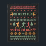 Ugly christmas sweater vintage som kör springa fleecefilt<br><div class="desc">God jul! Helgdagar kommer och gåvor väntar på dig. Alla förtjänar en helgdag, och den här teckningen gör det enkelt att uttrycka den. Detta är perfekten för dem som kärlek har sina helgdagar. Bära den här skjortan eller hoodie runt huset, ge den som gåva eller den med vänner. Det är...</div>