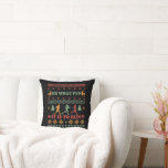 Ugly christmas sweater vintage som kör springa kudde<br><div class="desc">God jul! Helgdagar kommer och gåvor väntar på dig. Alla förtjänar en helgdag, och den här teckningen gör det enkelt att uttrycka den. Detta är perfekten för dem som kärlek har sina helgdagar. Bära den här skjortan eller hoodie runt huset, ge den som gåva eller den med vänner. Det är...</div>