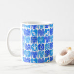 Ugly Hannukah Sweater Helgdag Mönster Kaffemugg<br><div class="desc">Dekorera ditt hem med roligten mugg. Gör en underbar helgdag,  officemat,  husuppvärmning,  helgdag,  födelsedag eller bröllop också! Du kan anpassa den och lägga till text eller initialer eller till och med ändra färg. Kolla min butik för mycket mer färg och mönster! Och kontakta om du vill ha någon anpassningsbar.</div>