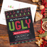 Ugly Sweater Chalkboard-Julfest Inbjudan Vykort<br><div class="desc">Fira julfestens säsong i "stil" med din fulaste, stilaste julsvett! Cute, vit träd, renar, prydnadsföremål och lekfull "sweater"-typografi i rött, grönt och akvafblått täcker över en kritbakgrund. En ikon för träd och renar, tillsammans med din anpassningsbar, är på baksidan. Fira med familj och vänner medan du känner julhelgens värme och...</div>