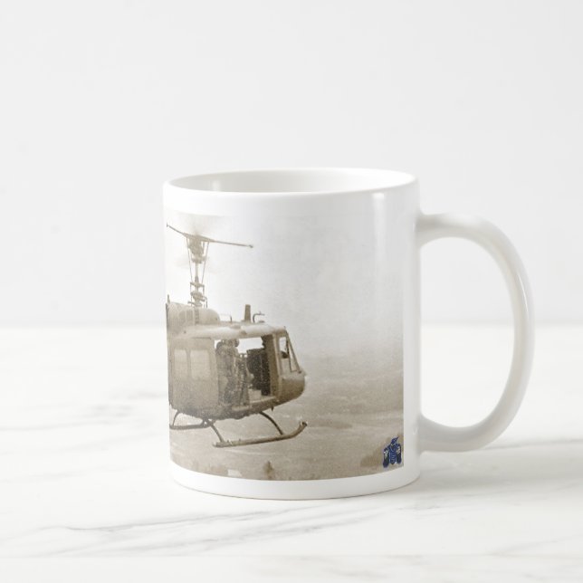 UH-1 Huey över muggen för Vietnam rispaddies Kaffemugg (Höger)