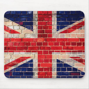 UK-flagga på en musmatta med tegelvägg