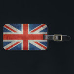 UK Union Jack Flagga i struktur i stil vintage Bagagebricka<br><div class="desc">British Union Jack Ensign flagga 3:5 med Vintage Retro eller Grungy struktur. Unionens nuvarande utformning i data från ett uttalande om Royalet efter föreningen Underbara Storbritannien och Irland 1801. Flagga kombinerar aspekter av tre äldre flaggor: den röda korna av Konungariket Englands St George, den vita saltiern av St Andrew for...</div>