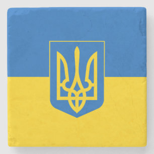 Ukrainas flagga med jackande av arm stenunderlägg