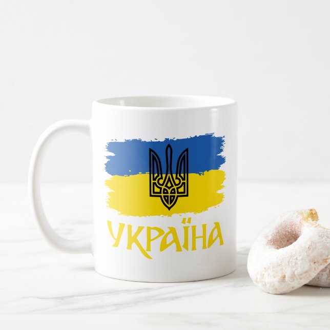 Ukrainas flagga och jackande av arm kaffemugg (Med munk)