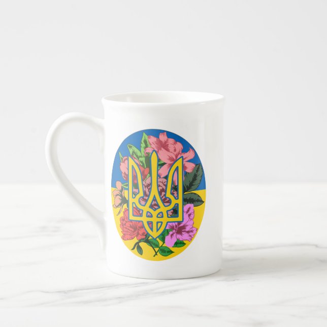 Ukrainas trident och flagga med blommor benporslin mugg (Vänster)