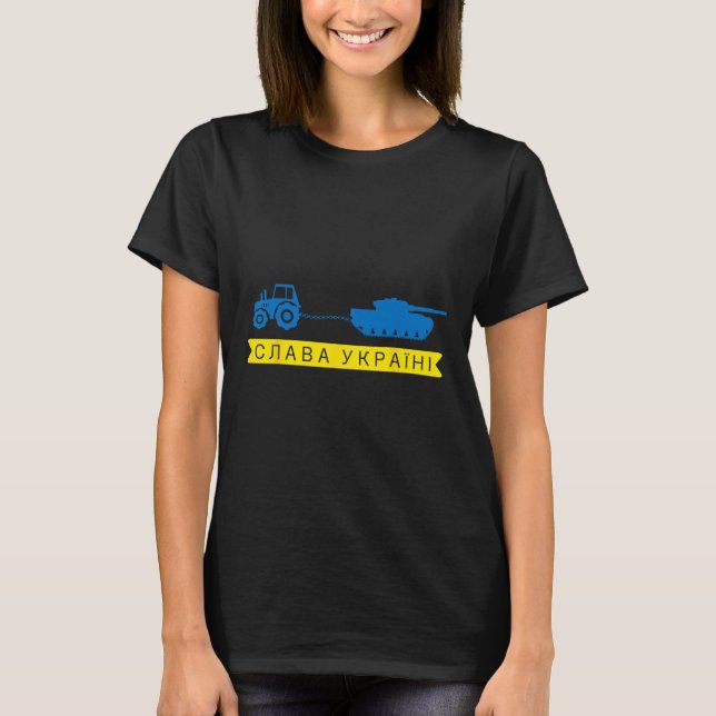 Ukraine Farmer Tractor Stealing A Russian Tank Mem T Shirt (Framsida)