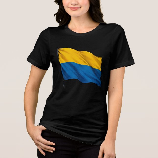 Ukrainian flag waving in the wind.  t shirt (Framsida)