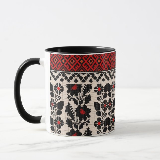 Ukrainian traditional vushuvanka folk art pattern. mugg (Vänster)
