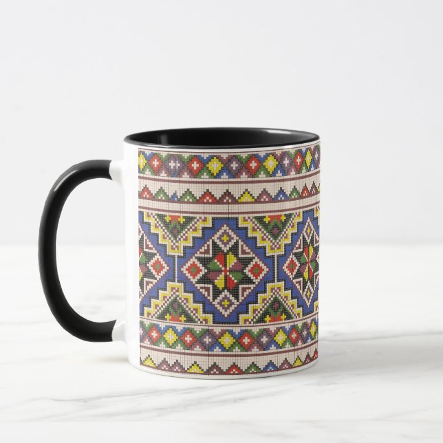 Ukrainsk traditionell vushuvanka-folkkonst. mugg (Vänster)