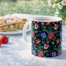 Ukrainsk vushuvanka-folkkonst. Mugg