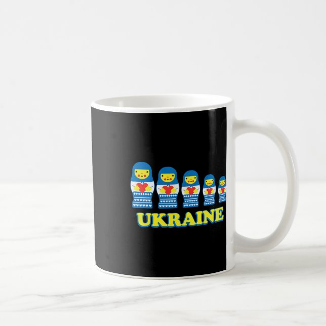 Ukrainska Matryoshka-trädockor håller hjärtan  Kaffemugg (Höger)