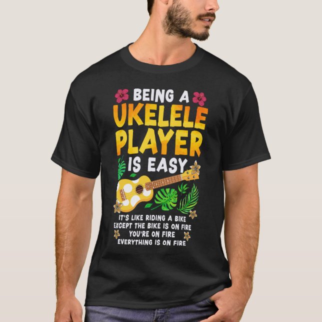 Ukulele är en Ukulele Player som är enkel att anvä T Shirt (Framsida)