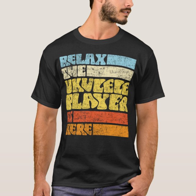 Ukulele Slappna av Ukulele Player är här Retro T Shirt (Framsida)