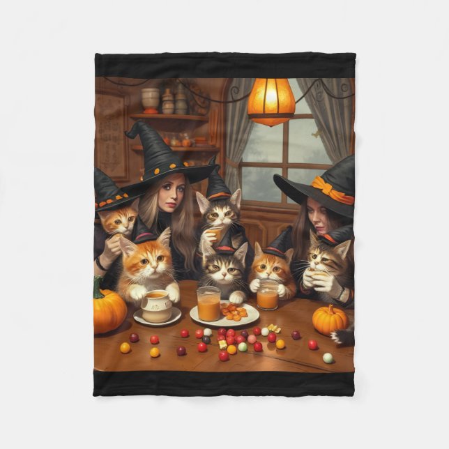 Ultimate Quirky Halloween Witch Café - Cats Chaos Fleecefilt (Framsidan)