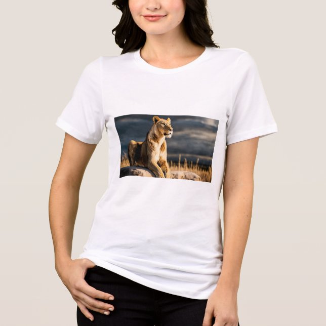  Ultra HD 3D Lioness – Full Body Side Pose on Blac T Shirt (Framsida)