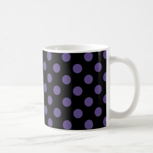 Ultra violet polka dots på svart kaffemugg