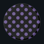 Ultra violet polka dots på svart magnet<br><div class="desc">Pantones färg år 2018 är ultraviolett.</div>