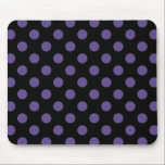 Ultra violet polka dots på svart musmatta<br><div class="desc">Pantones färg år 2018 är ultraviolett.</div>
