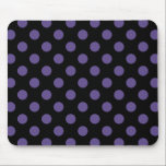 Ultra violet polka dots på svart musmatta<br><div class="desc">Pantones färg år 2018 är ultraviolett.</div>