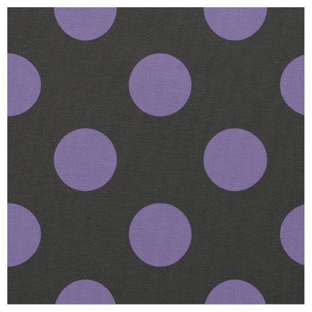 Ultra violet polka dots på svart tyg (Närbild)