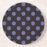 Ultra violet polka dots på svart underlägg sandsten<br><div class="desc">Pantones färg år 2018 är ultraviolett.</div>