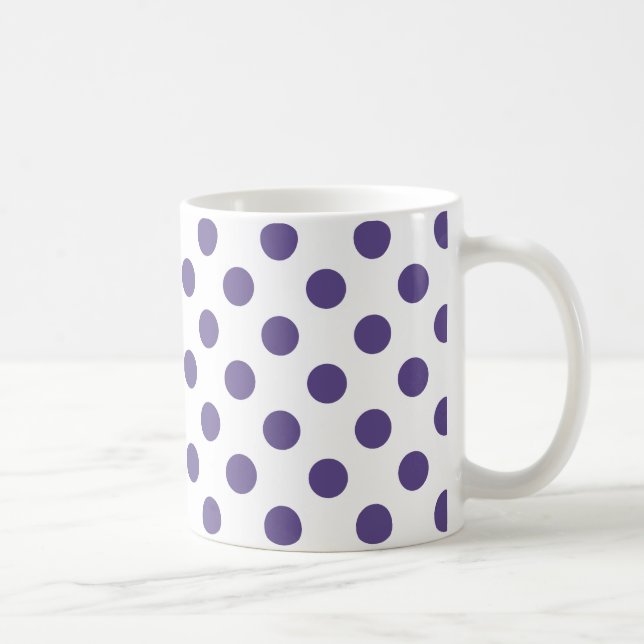 Ultra violet polka dots på vitt kaffemugg (Höger)
