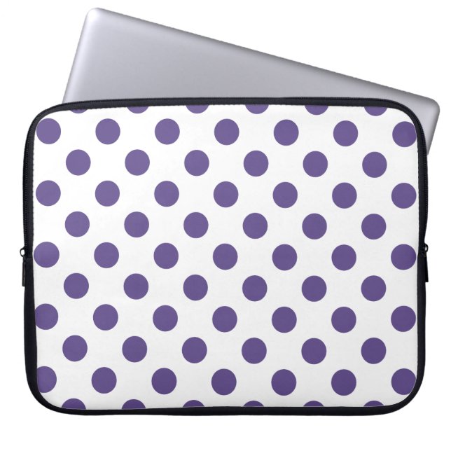 Ultra violet polka dots på vitt laptop fodral (Framsidan)