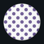 Ultra violet polka dots på vitt magnet<br><div class="desc">Pantones färg år 2018 är ultraviolett.</div>