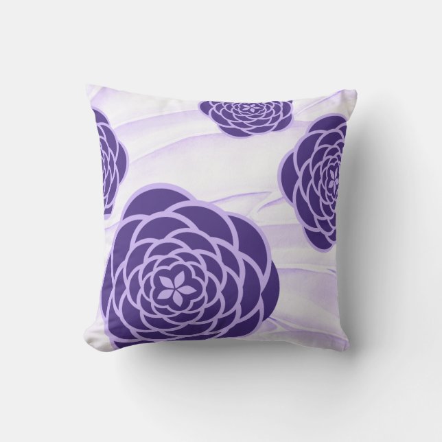 Ultraviolet Peonies på Soft Lilac Background Kudde (Framsida)