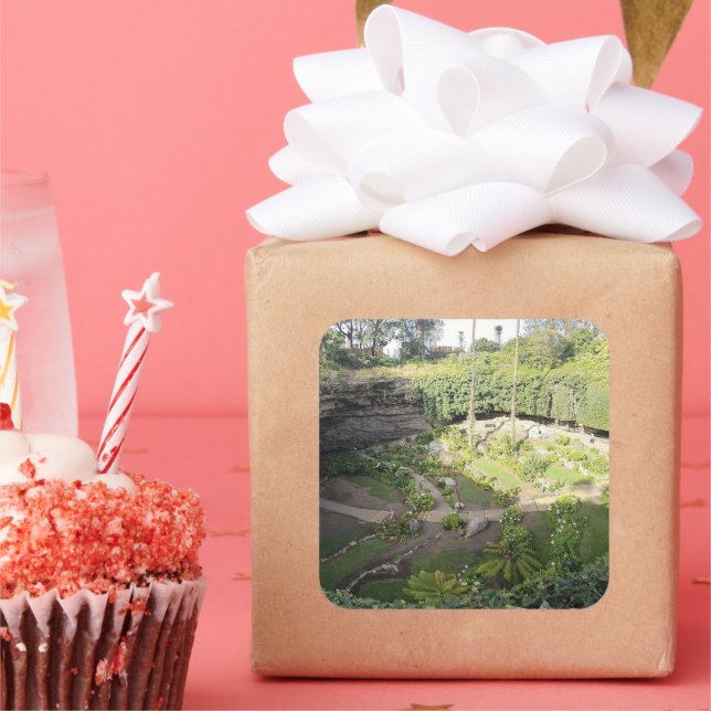 Umpherston Sinkhole Gömt Sanctuary Fyrkantigt Klistermärke (Fest)