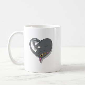 Un chat en forme de coeur. kaffemugg
