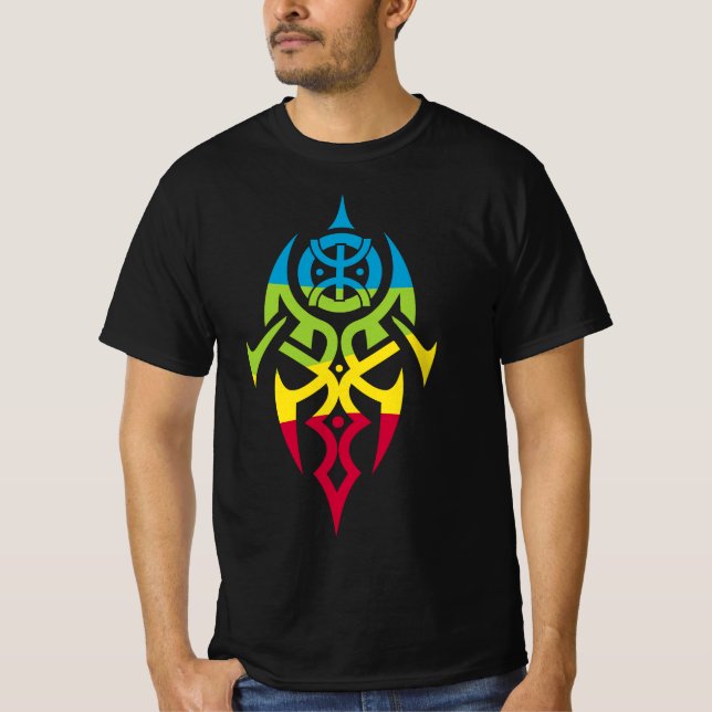 Un Motif Amazigh Mixé A La Culture Celtes  T Shirt (Framsida)