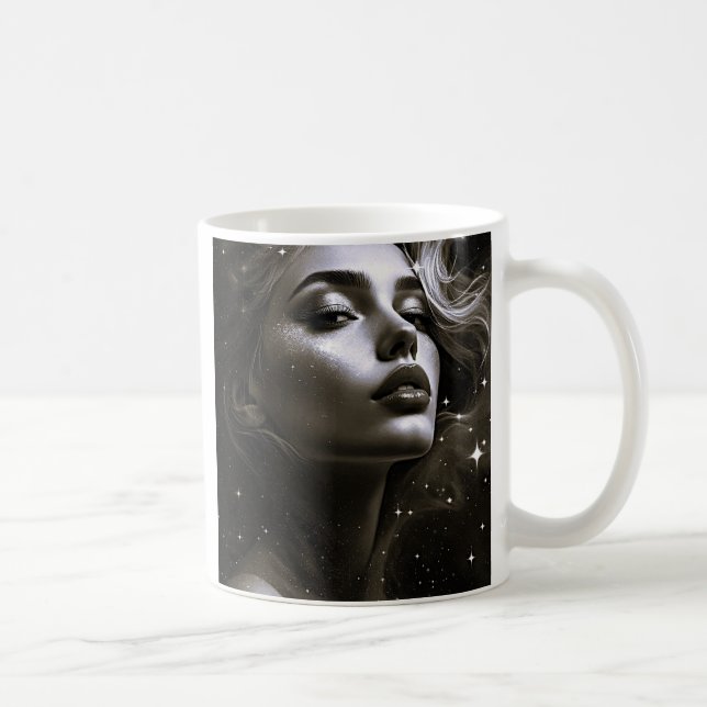 Un portrait cinématographique en noir et blanc. kaffemugg (Höger)