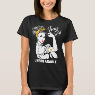 Unbreakable Juni flicka - rolig födelsedag T Shirt