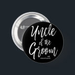 Unclen av brudgummen | skrivar bröllop knapp<br><div class="desc">Gör unclen av brudgumkänselförnimmelseextra som uppskattas med detta speciella anpassningsbarnamn för att knäppas.

Det presenterar ord "unclen av brudgummen" i en elegant skrivar.</div>