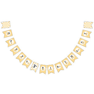 Under banderoll för födelsedagsbuntning på byggpla vimplar