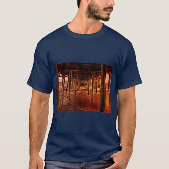 Under Boardwalds gamla Orchard Beach Pier i Main T Shirt (Framsida)
