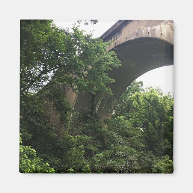 under bron magnet (Framsidan)