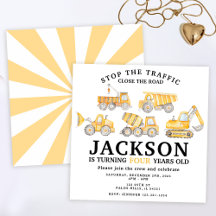 Under byggarbetsplatsen fyller lastbilar-pojken år